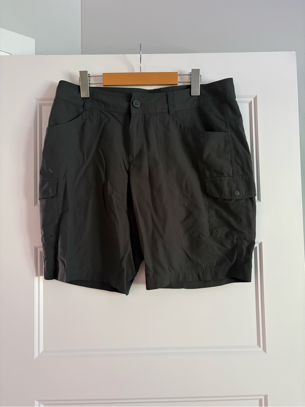 Columbia Women's Black Cargo Shorts with Utility Pockets